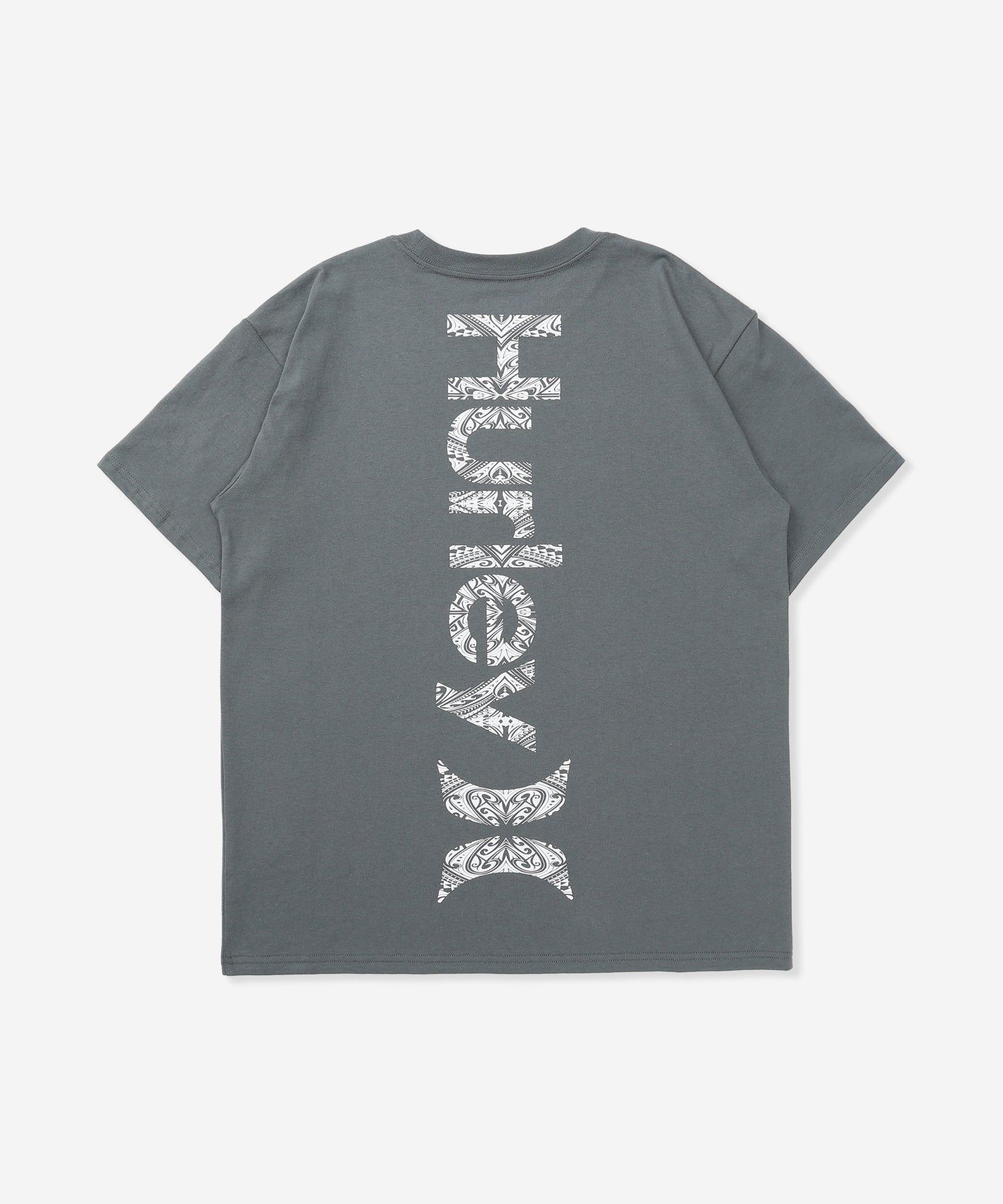 【NEW】ヴァーティカル トライバルロゴ オーバーサイズ ショートスリーブ Tシャツ (メンズ/Tシャツ/オーバーサイズフィット)