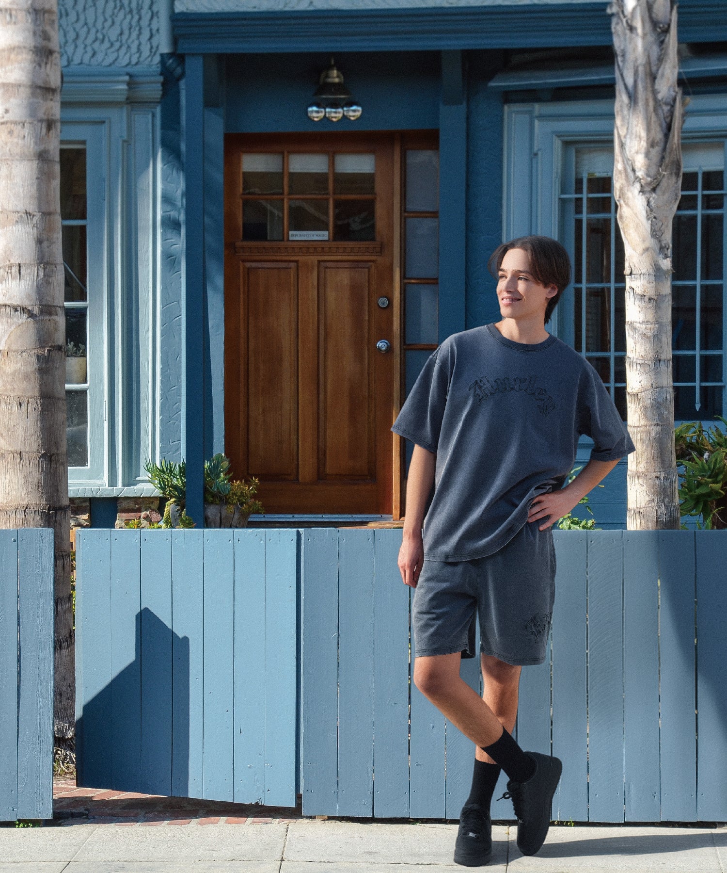 【NEW】エンブロイダリー オールドイングリッシュロゴ オーバーサイズ ショートスリーブ Tシャツ (メンズ/Tシャツ/オーバーサイズフィット)