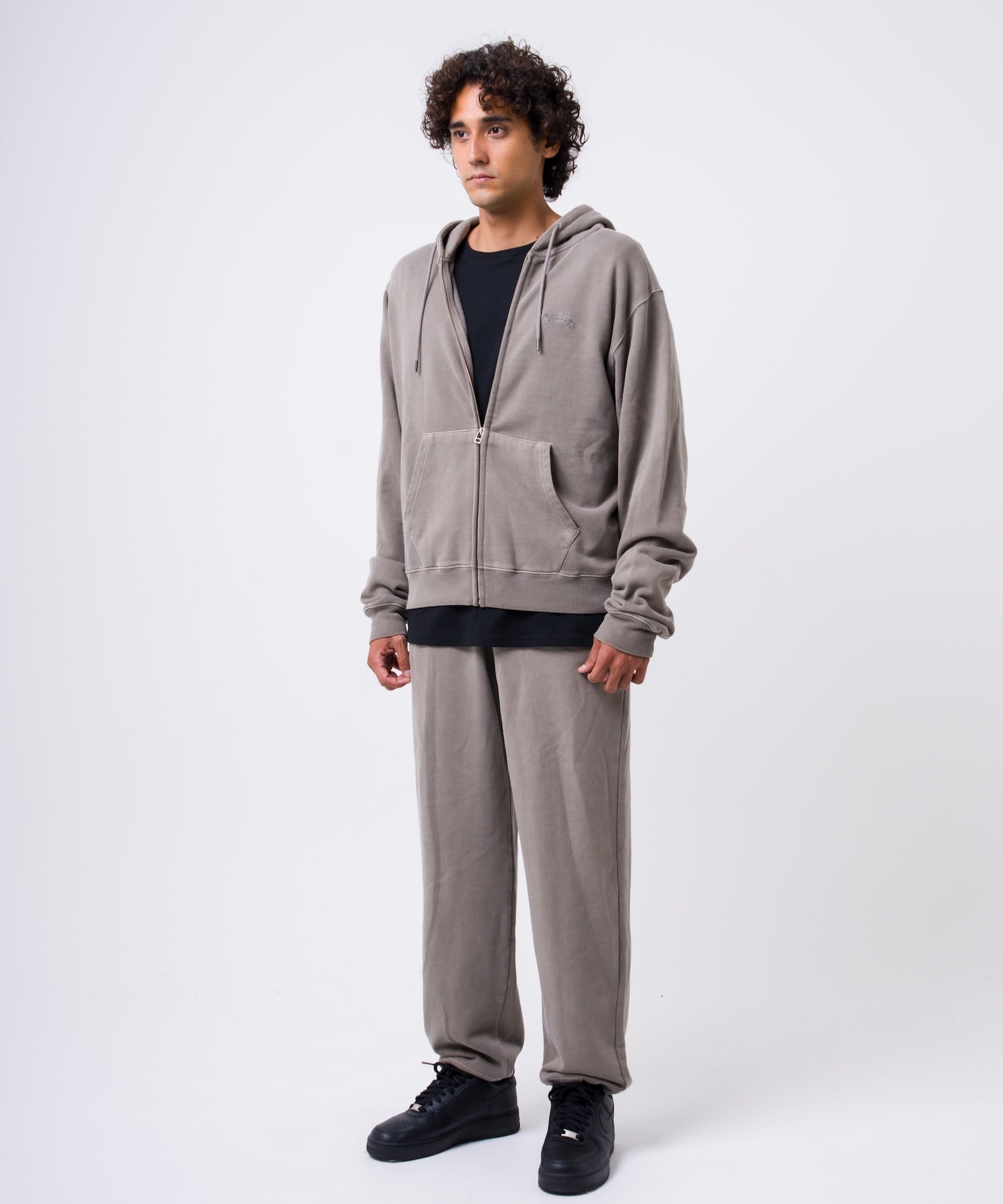 【NEW】SWEAT OLD ENGLISH PIGMENT PANTS メンズ/パンツ/オーバーサイズフィット