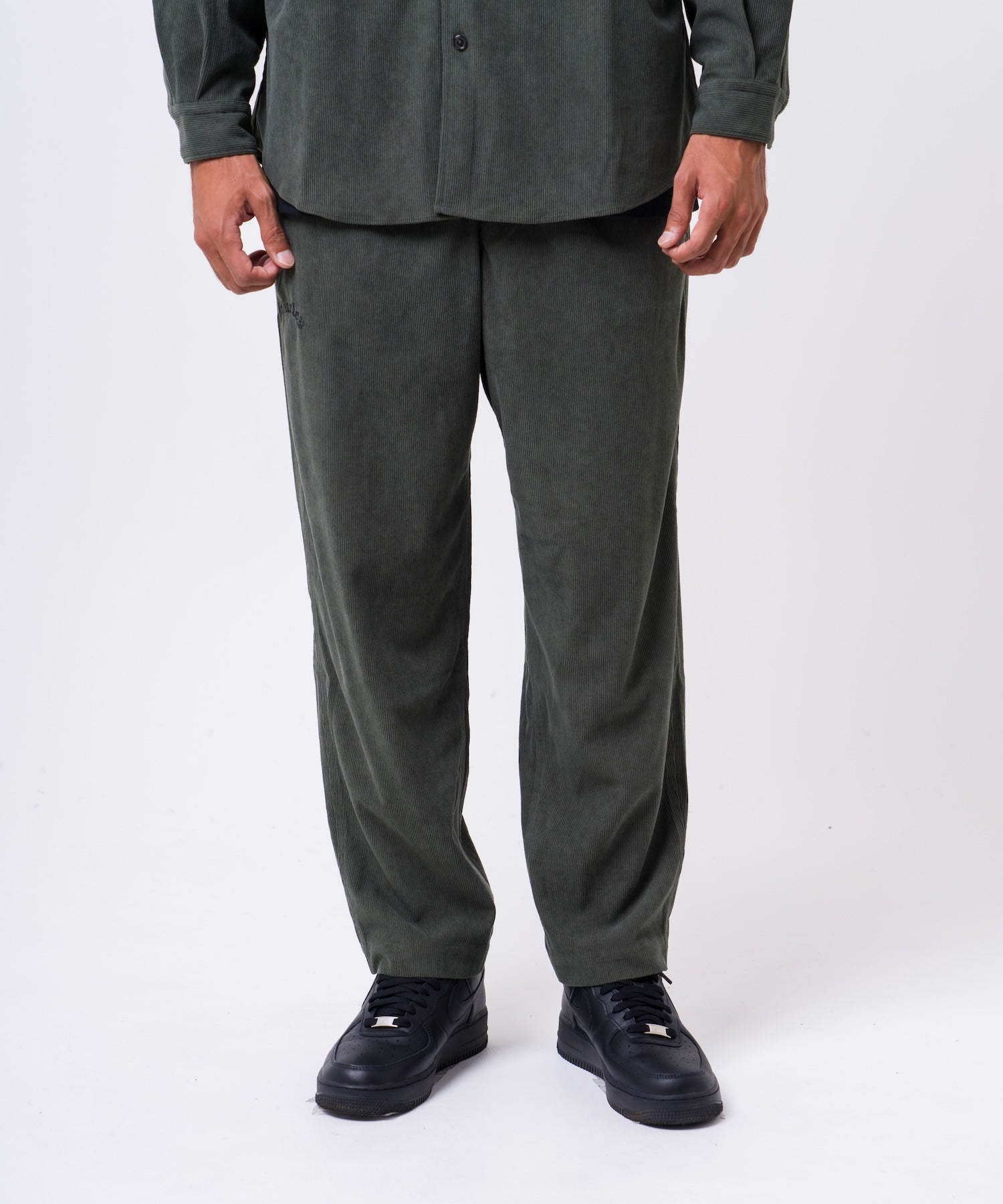 【NEW】CORDUROY OLD ENGLISH LOGO PANTS メンズ/パンツ/オーバーサイズフィット