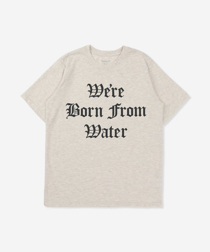 【NEW】オールドイングリッシュ ボーンフロムウォーター ロゴ ショートスリーブ Tシャツ (メンズ/Tシャツ/レギュラーフィット)