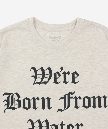 【NEW】オールドイングリッシュ ボーンフロムウォーター ロゴ ショートスリーブ Tシャツ (メンズ/Tシャツ/レギュラーフィット)
