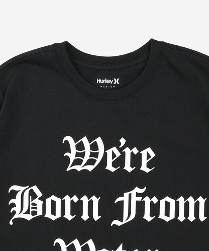 【NEW】オールドイングリッシュ ボーンフロムウォーター ロゴ ショートスリーブ Tシャツ (メンズ/Tシャツ/レギュラーフィット)