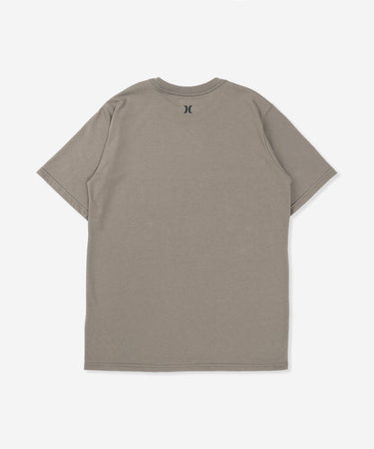 【NEW】オールドイングリッシュ ボーンフロムウォーター ロゴ ショートスリーブ Tシャツ (メンズ/Tシャツ/レギュラーフィット)