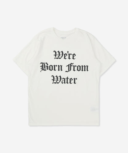 【NEW】オールドイングリッシュ ボーンフロムウォーター ロゴ ショートスリーブ Tシャツ (メンズ/Tシャツ/レギュラーフィット)