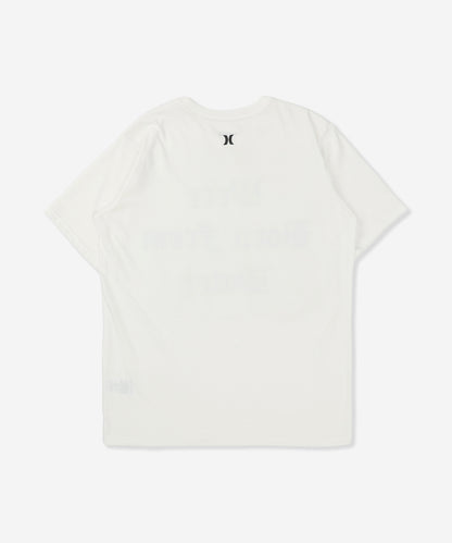 【NEW】オールドイングリッシュ ボーンフロムウォーター ロゴ ショートスリーブ Tシャツ (メンズ/Tシャツ/レギュラーフィット)