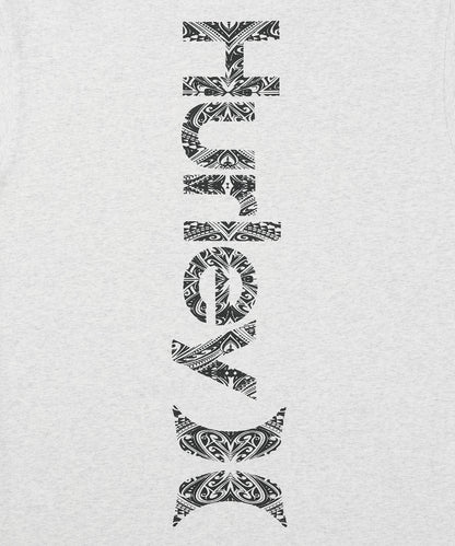 【NEW】ヴァーティカル トライバルロゴ オーバーサイズ ショートスリーブ Tシャツ (メンズ/Tシャツ/オーバーサイズフィット)