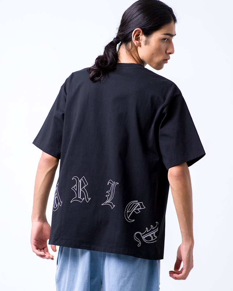 MENS OVERSIZED OLD ENGLISH LOGO SHORT SLEEVE TEE メンズ/Tシャツ