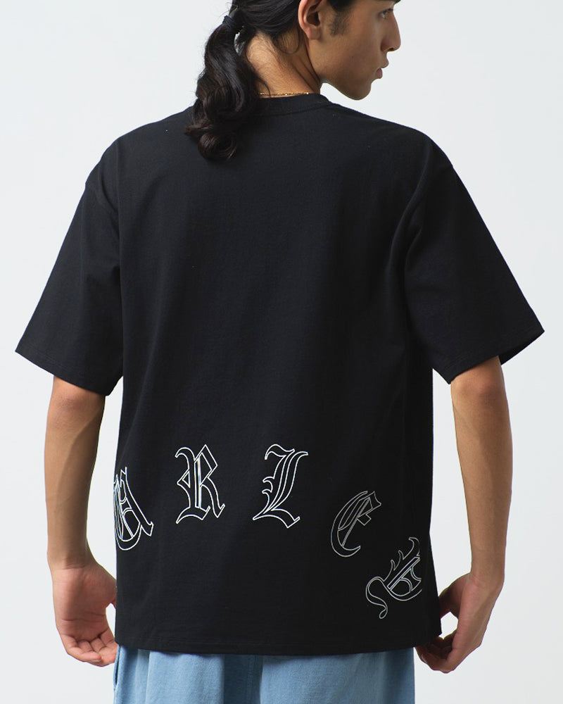 MENS OVERSIZED OLD ENGLISH LOGO SHORT SLEEVE TEE メンズ/Tシャツ