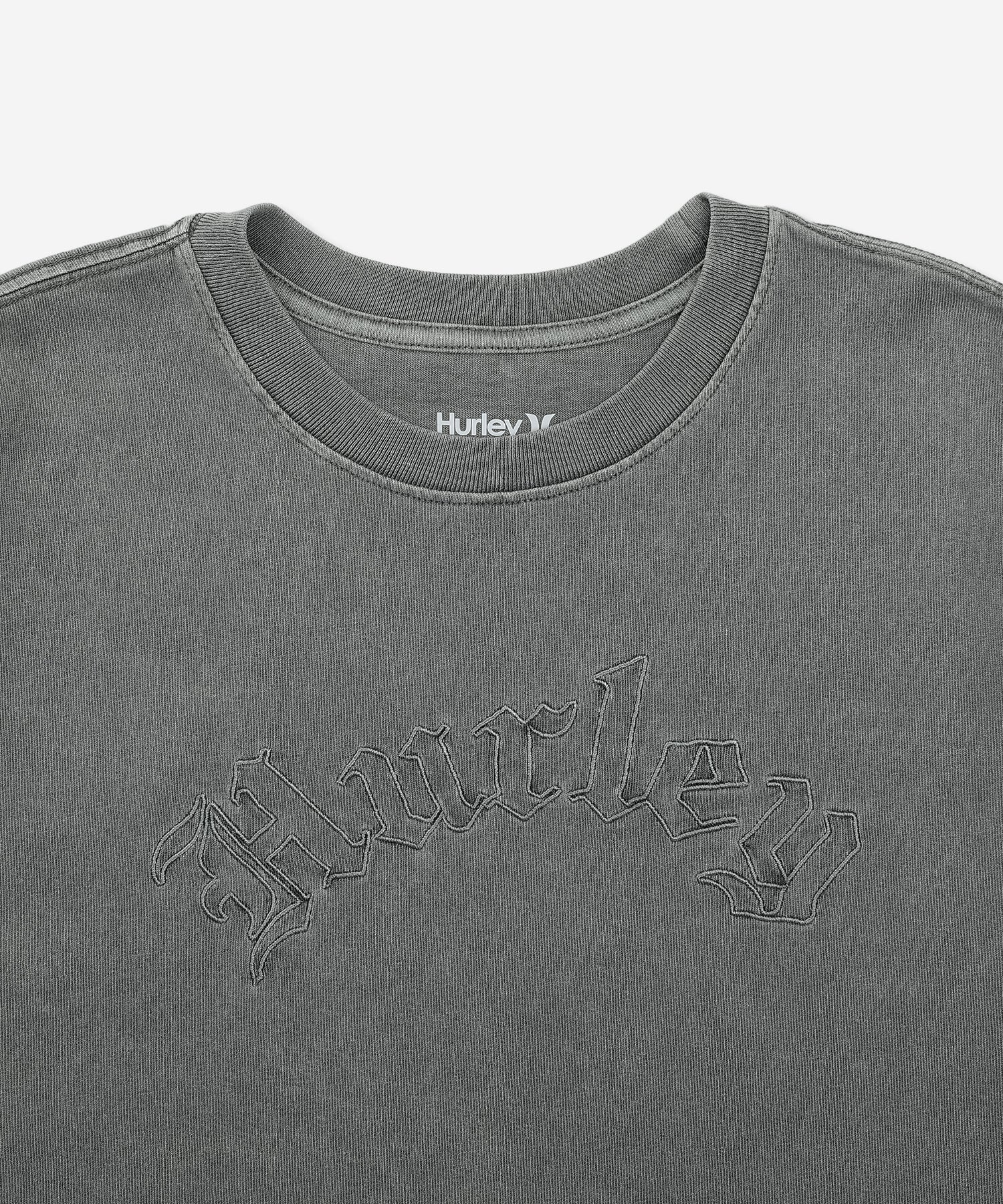オーバーサイズ　エンブロイダリー オールドイングリッシュ ロゴ クロップド ショートスリーブ ティー (レディース/Tシャツ)