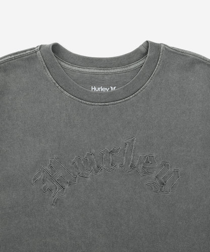 オーバーサイズ　エンブロイダリー オールドイングリッシュ ロゴ クロップド ショートスリーブ ティー (レディース/Tシャツ)